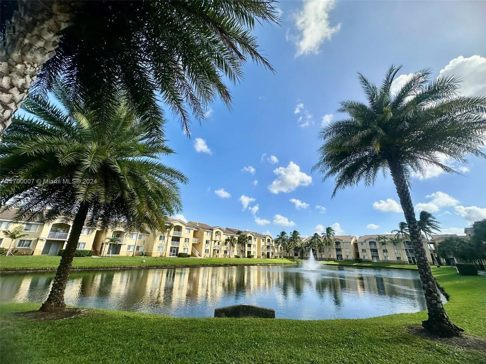 Real estate property located at 2620 University Dr #105, Broward, ROYAL GRAND CONDO, Davie, FL