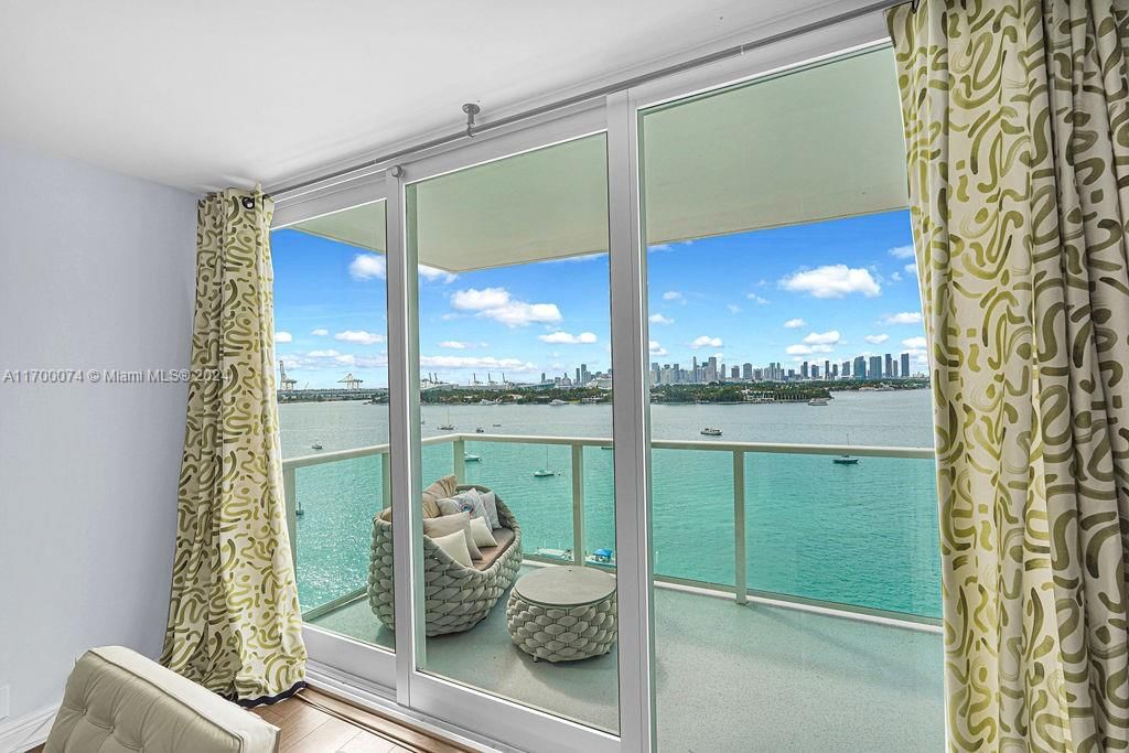 Real estate property located at 1000 West Ave #1014, Miami-dade, Mirador 1000 Condo, Miami Beach, FL