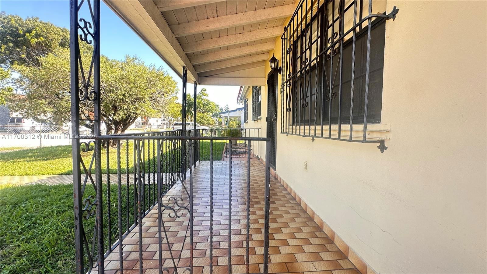 Real estate property located at 1250 35th St, Miami-Dade, CASTLE ESTATES, Hialeah, FL