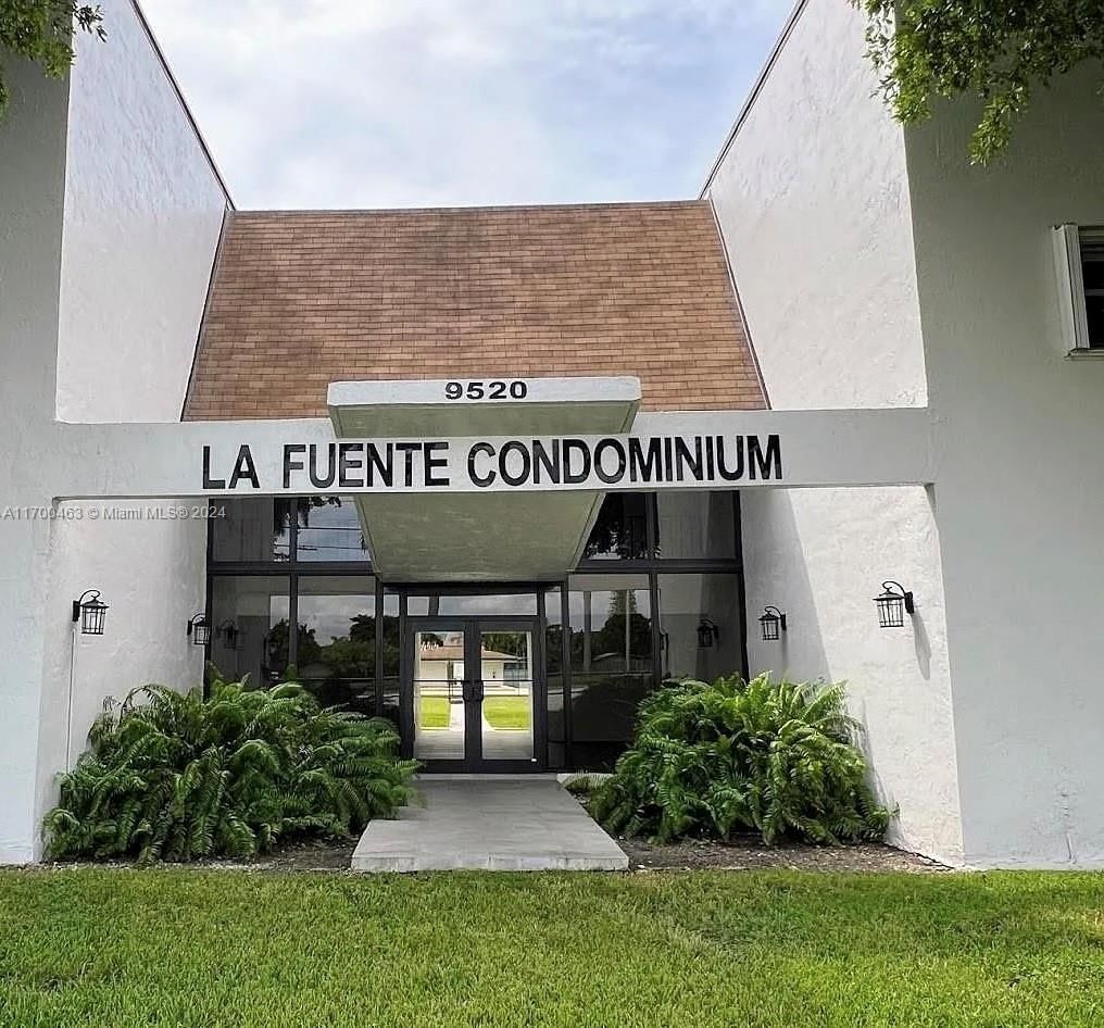 Real estate property located at 9520 8th St #210, Miami-Dade, LA FUENTE CONDO, Miami, FL