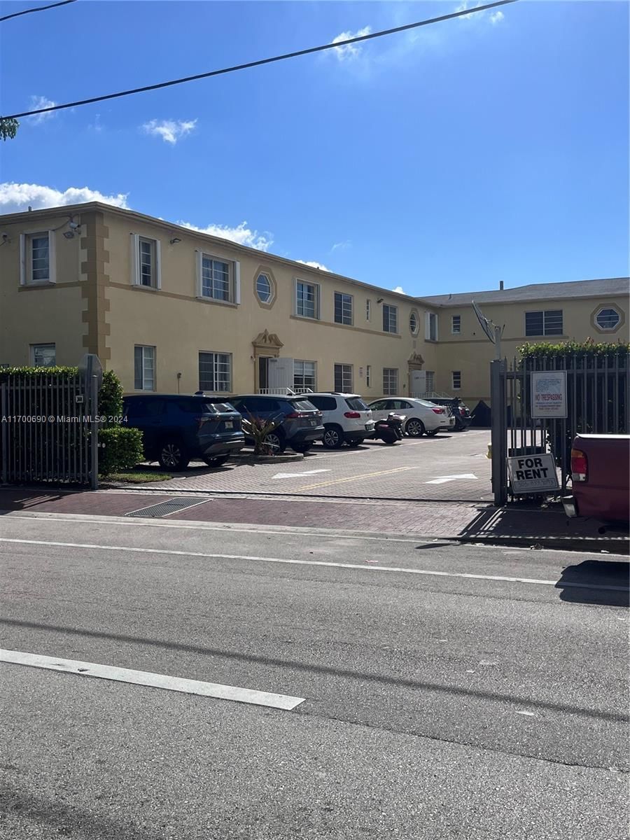 Real estate property located at 1326 6th St #9, Miami-Dade, PINAR II CONDO, Miami, FL