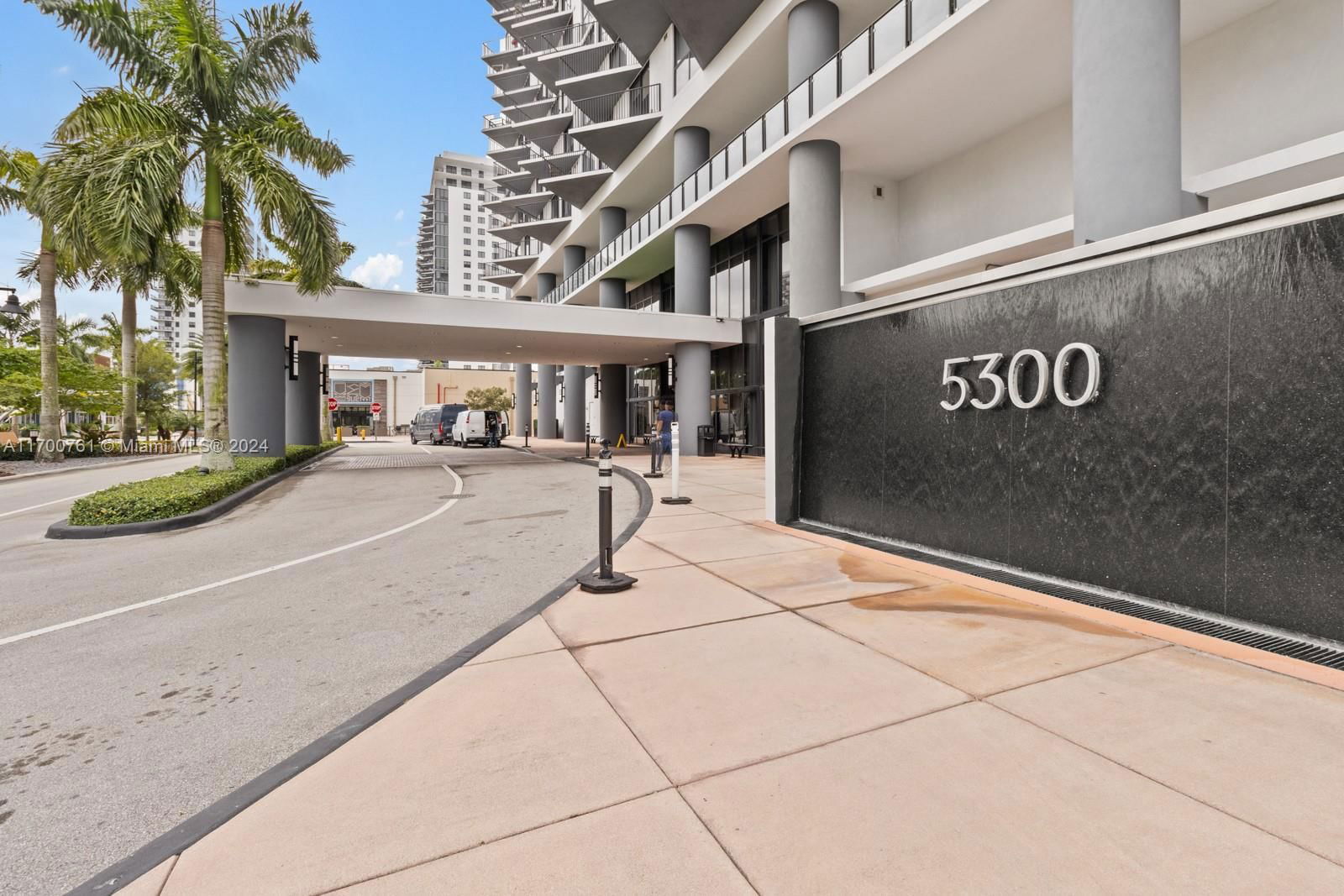 Real estate property located at 5300 Paseo Blvd #502, Miami-Dade, 5252 PASEO CONDO, Doral, FL