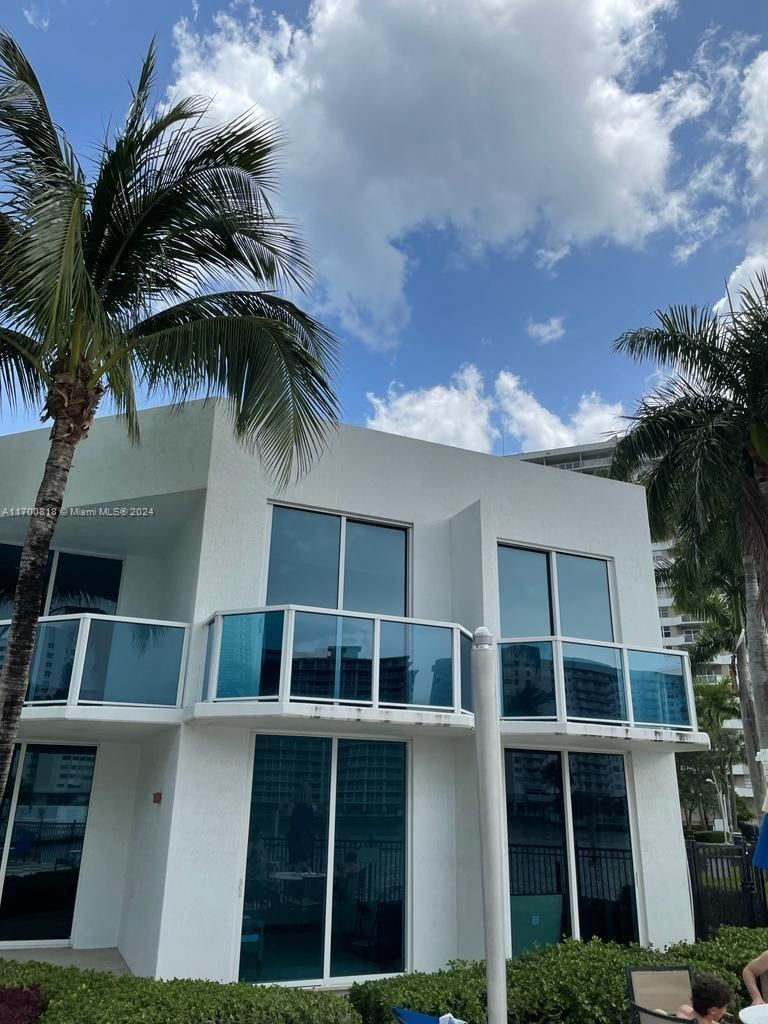 Real estate property located at 1945 Ocean Dr C17, Broward, OCEAN MARINE YACHT CLUB C, Hallandale Beach, FL