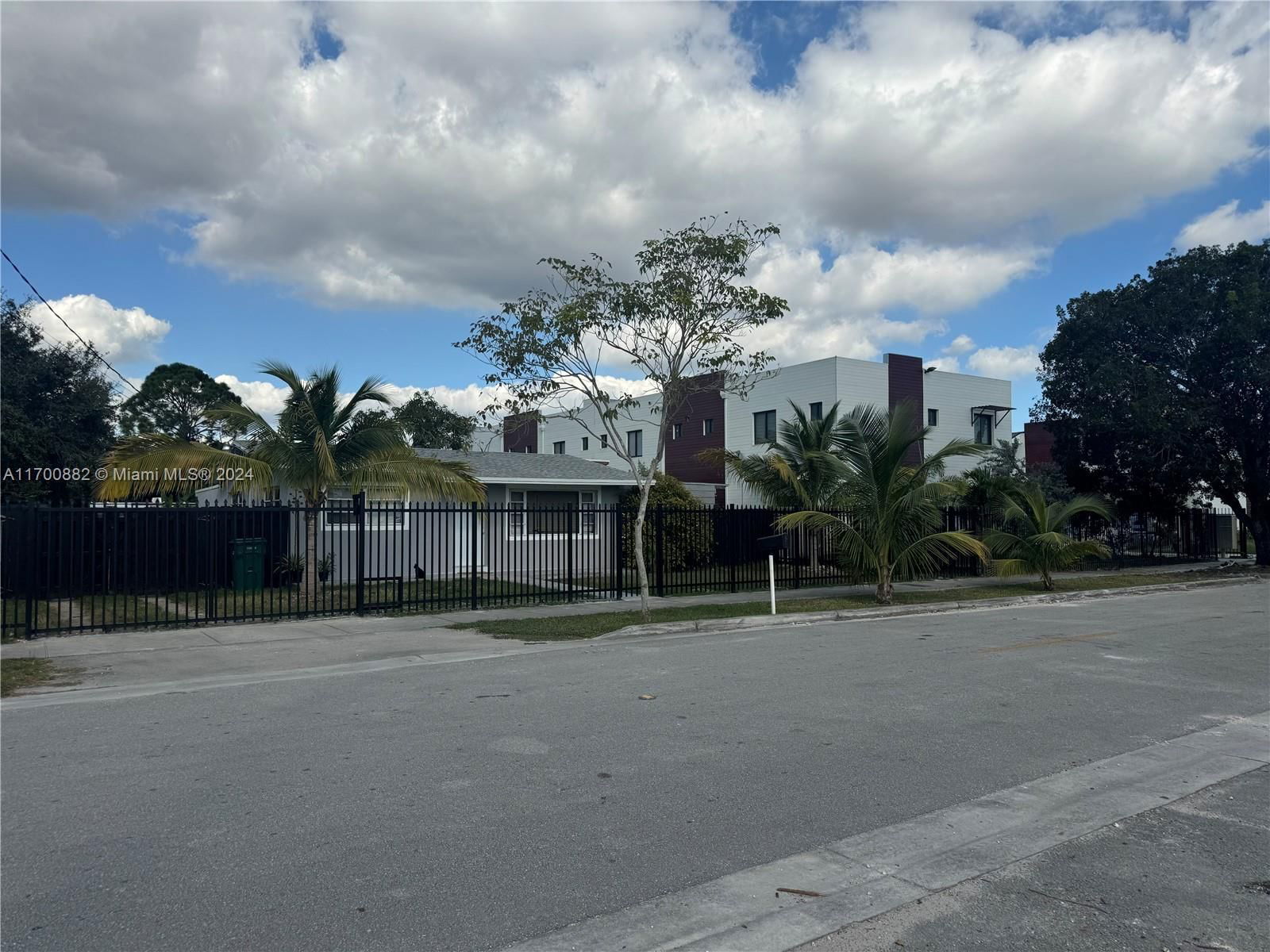 Real estate property located at 962 10th St, Miami-Dade, GREEN PARK SUB, Florida City, FL