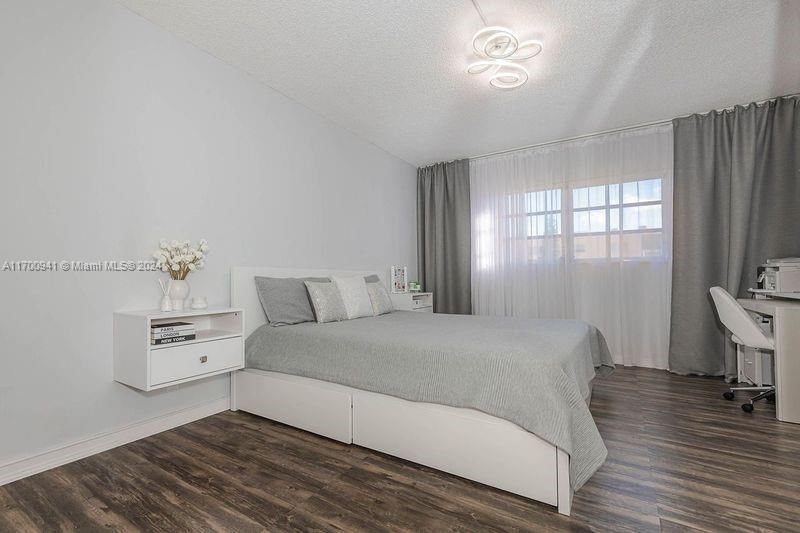 Real estate property located at 500 12th Ave #605, Broward, Meadowbrook Condo Apts Bl, Hallandale Beach, FL