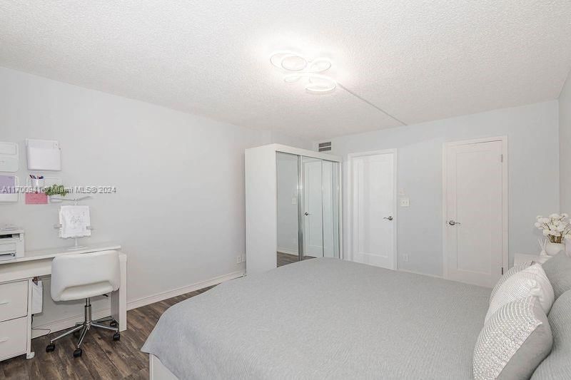 Real estate property located at 500 12th Ave #605, Broward, Meadowbrook Condo Apts Bl, Hallandale Beach, FL