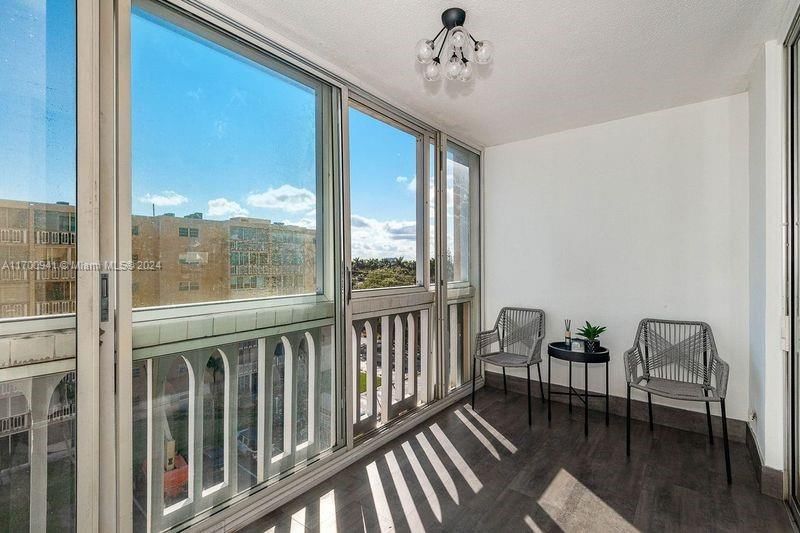 Real estate property located at 500 12th Ave #605, Broward, Meadowbrook Condo Apts Bl, Hallandale Beach, FL