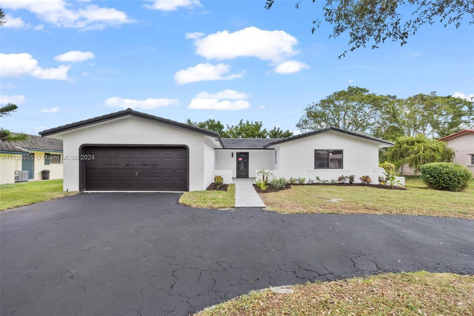 Real estate property located at 10611 43rd St, Broward, CHEVY CHASE AMD PLAT, Coral Springs, FL