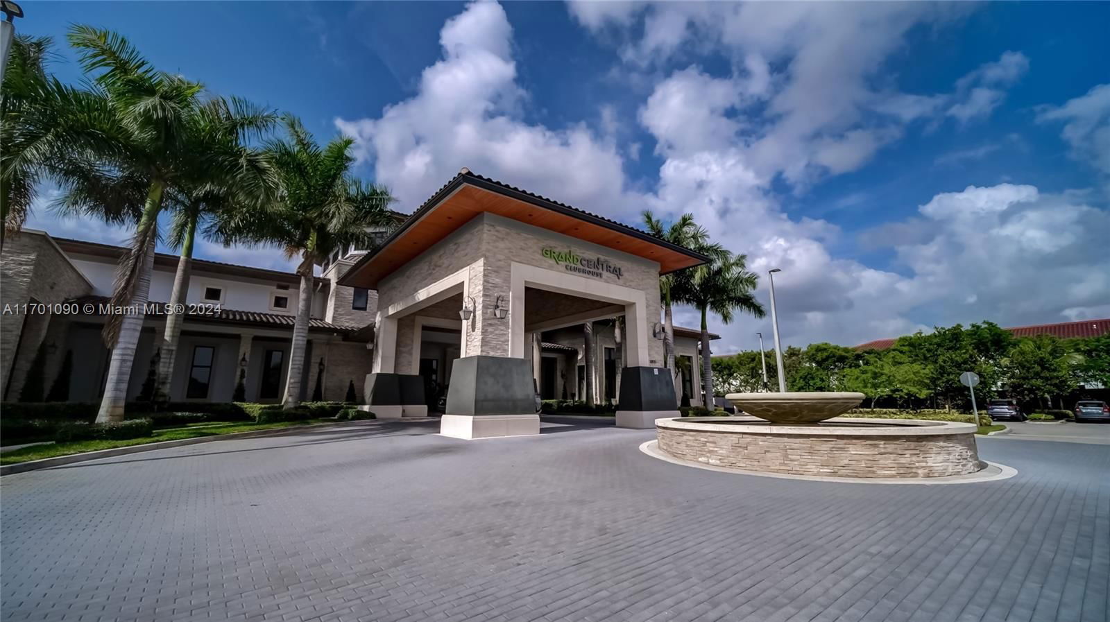 Real estate property located at 8900 97th Ave #208, Miami-dade, St Maarten At Grand Bay, Doral, FL
