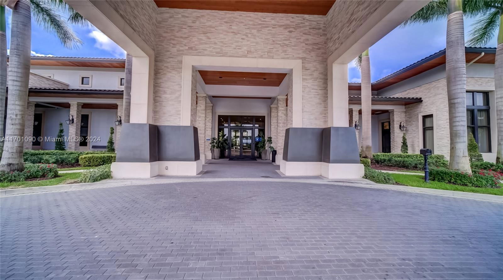 Real estate property located at 8900 97th Ave #208, Miami-dade, St Maarten At Grand Bay, Doral, FL