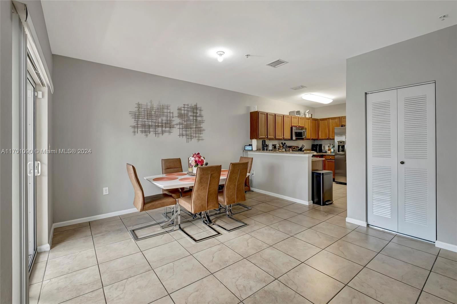 Real estate property located at 8900 97th Ave #208, Miami-dade, St Maarten At Grand Bay, Doral, FL