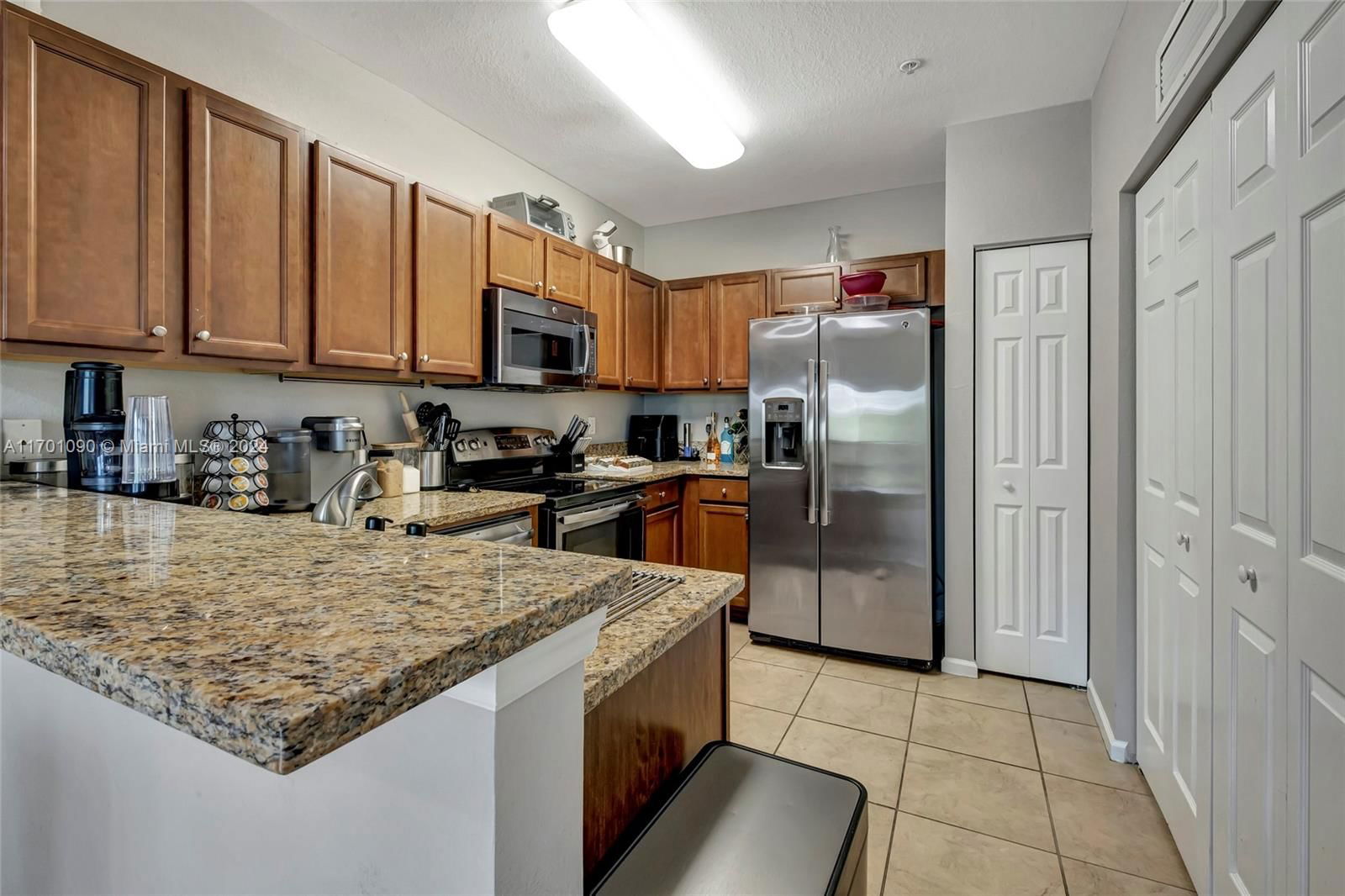 Real estate property located at 8900 97th Ave #208, Miami-dade, St Maarten At Grand Bay, Doral, FL