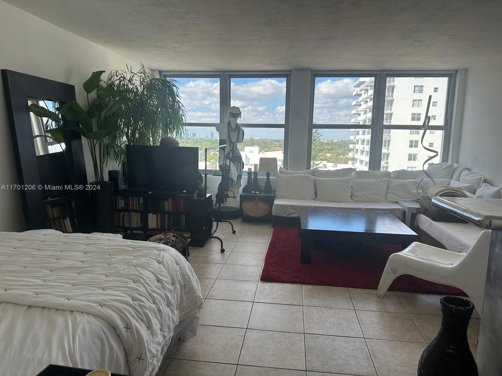 Real estate property located at 2899 Collins Ave #910, Miami-Dade, TRITON TOWER CONDO, Miami Beach, FL