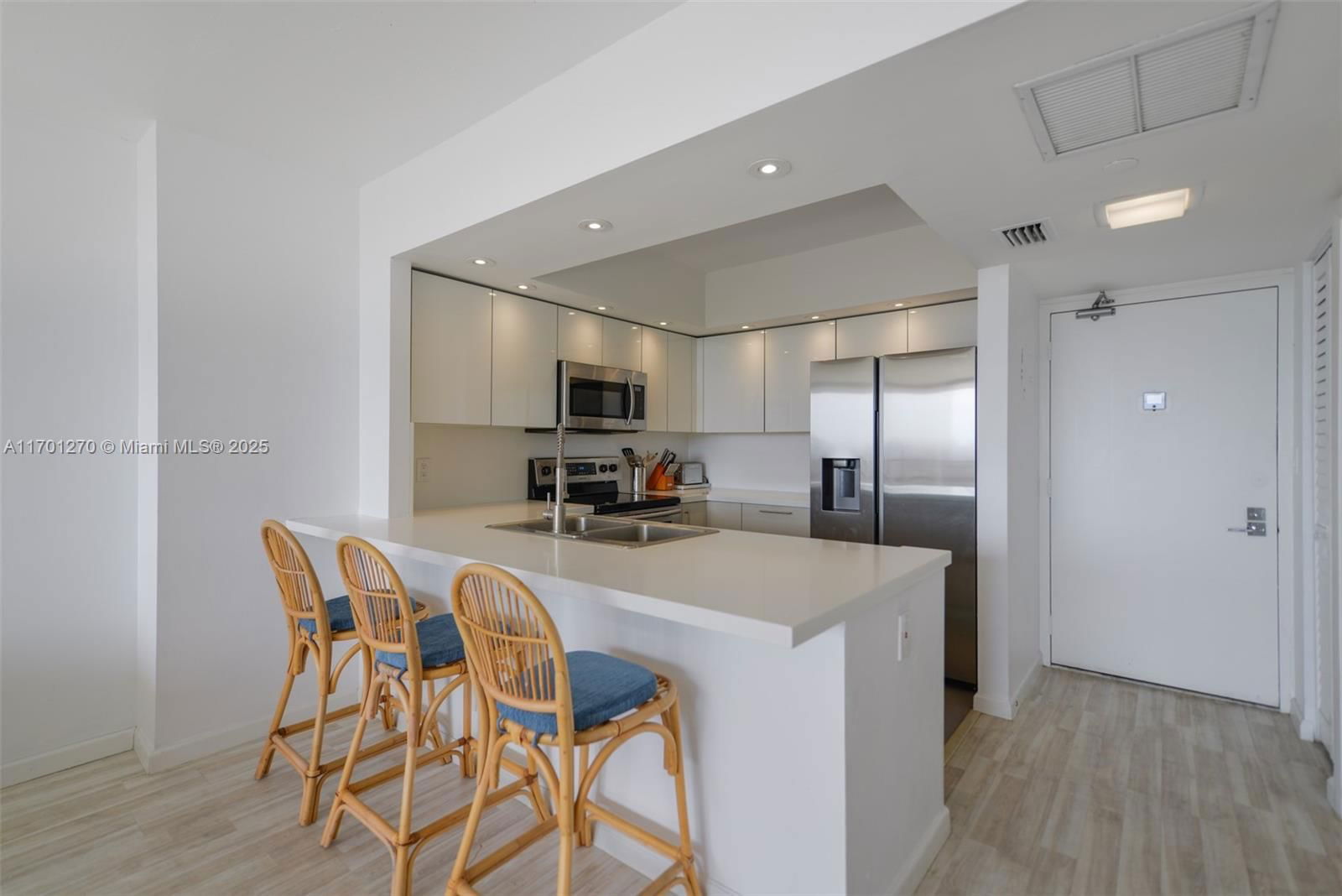 Real estate property located at 20379 Country Club Dr #2435, Miami-dade, Coronado Condo- Tower Ii, Aventura, FL
