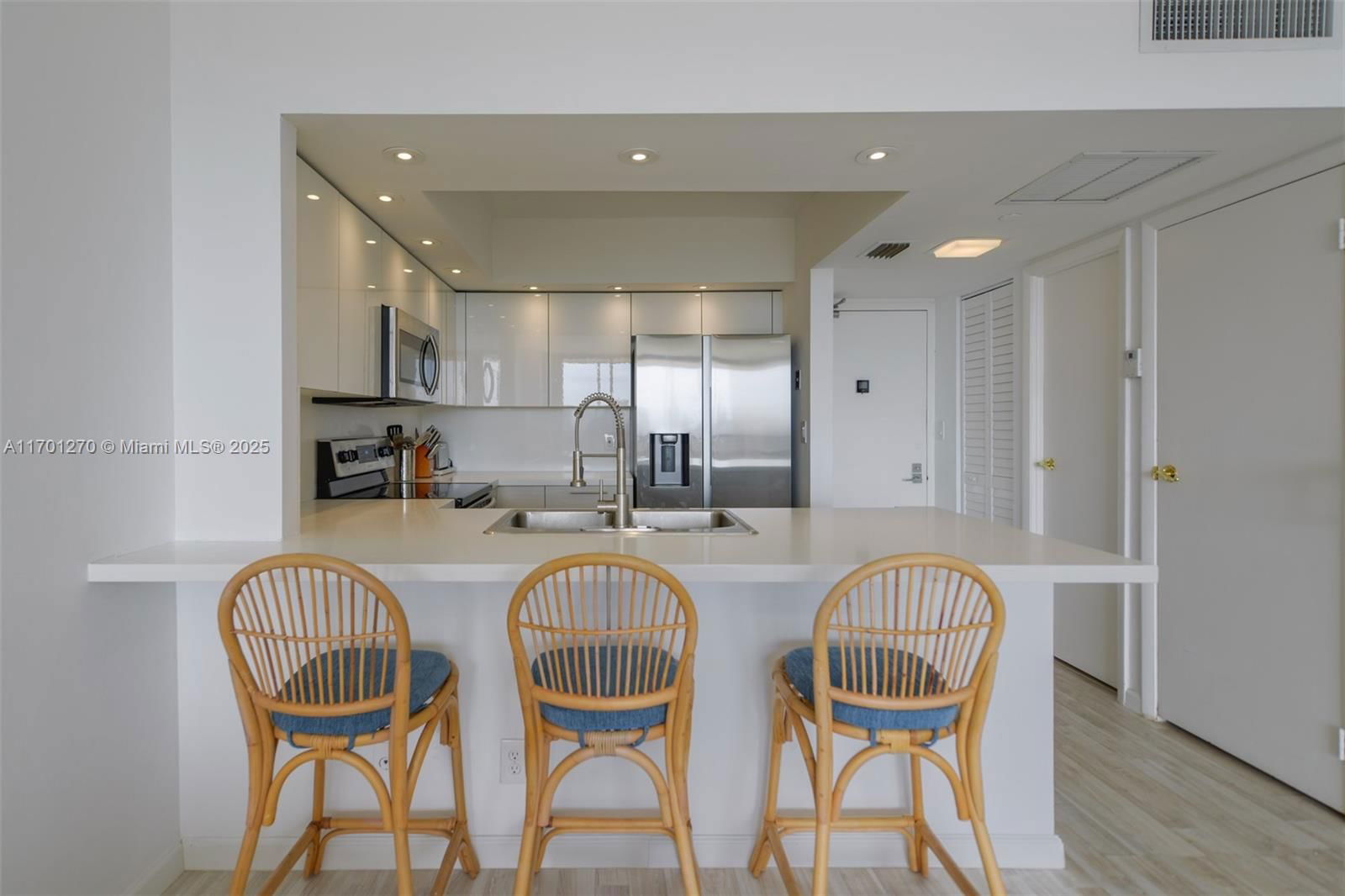 Real estate property located at 20379 Country Club Dr #2435, Miami-dade, Coronado Condo- Tower Ii, Aventura, FL