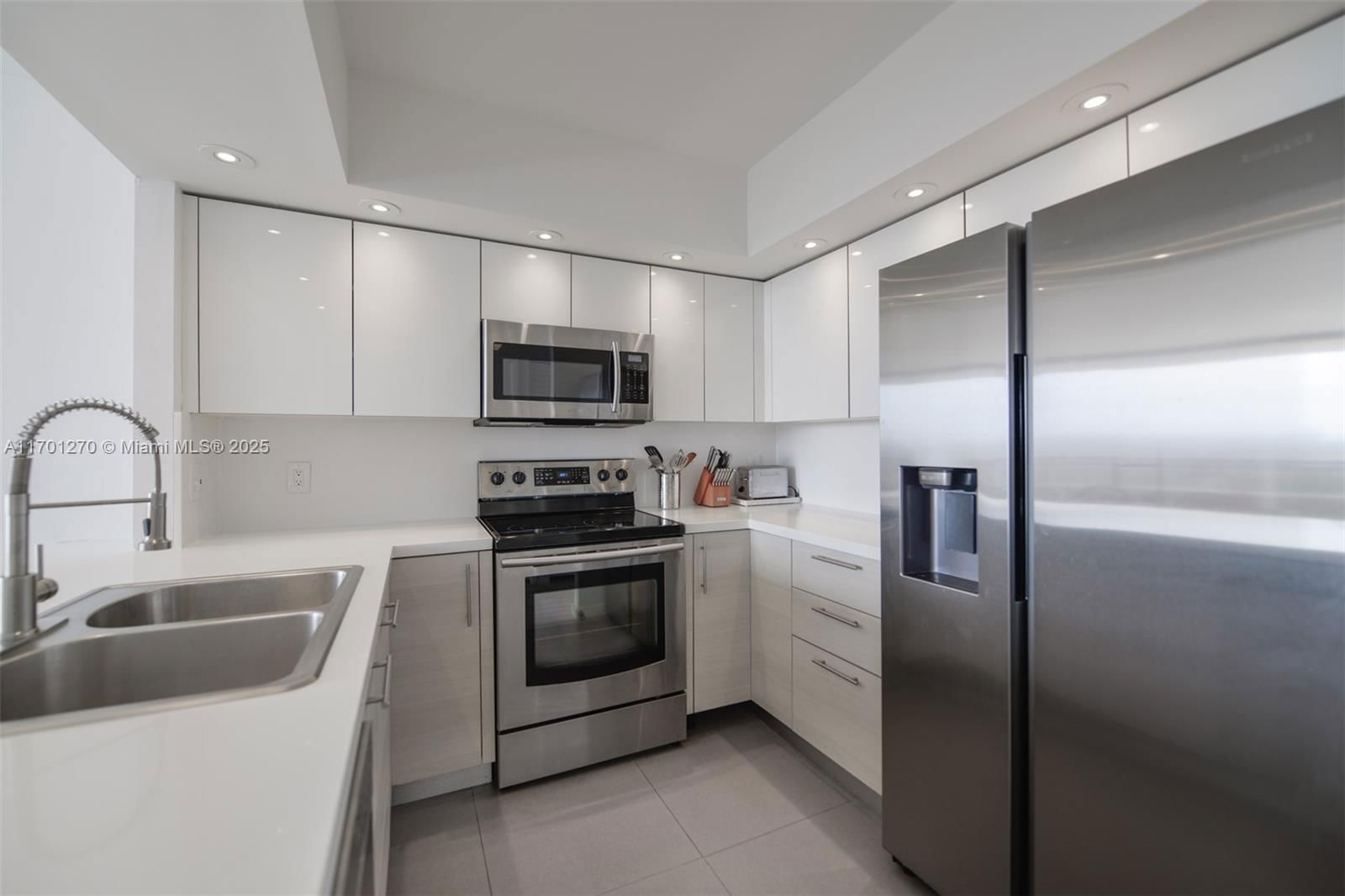 Real estate property located at 20379 Country Club Dr #2435, Miami-dade, Coronado Condo- Tower Ii, Aventura, FL