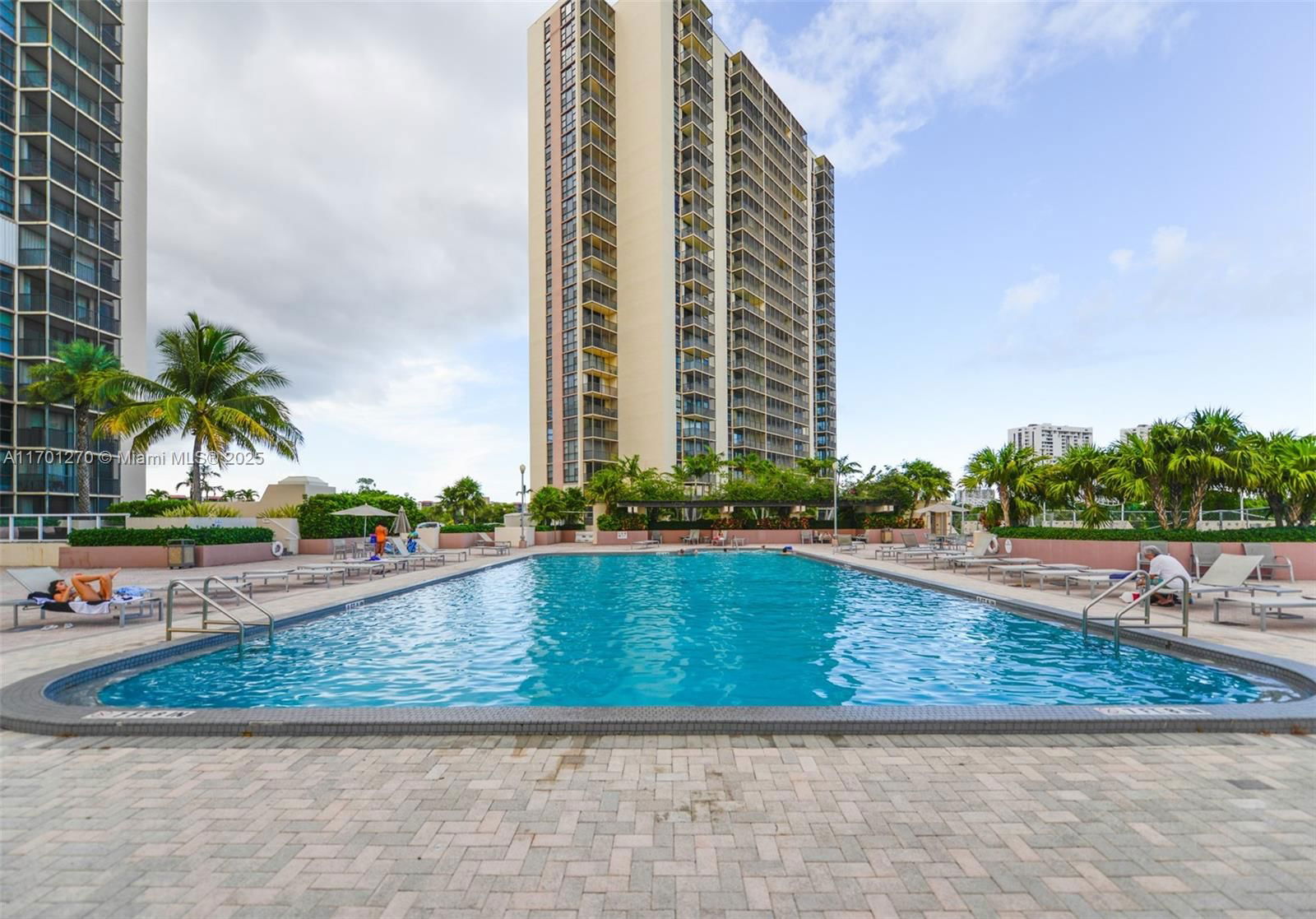 Real estate property located at 20379 Country Club Dr #2435, Miami-dade, Coronado Condo- Tower Ii, Aventura, FL