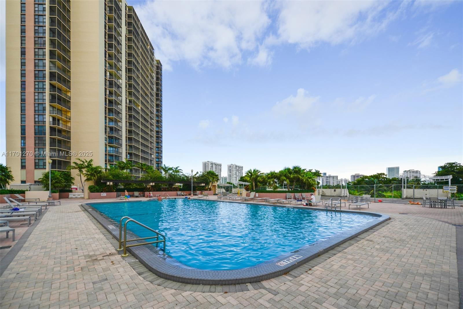 Real estate property located at 20379 Country Club Dr #2435, Miami-dade, Coronado Condo- Tower Ii, Aventura, FL