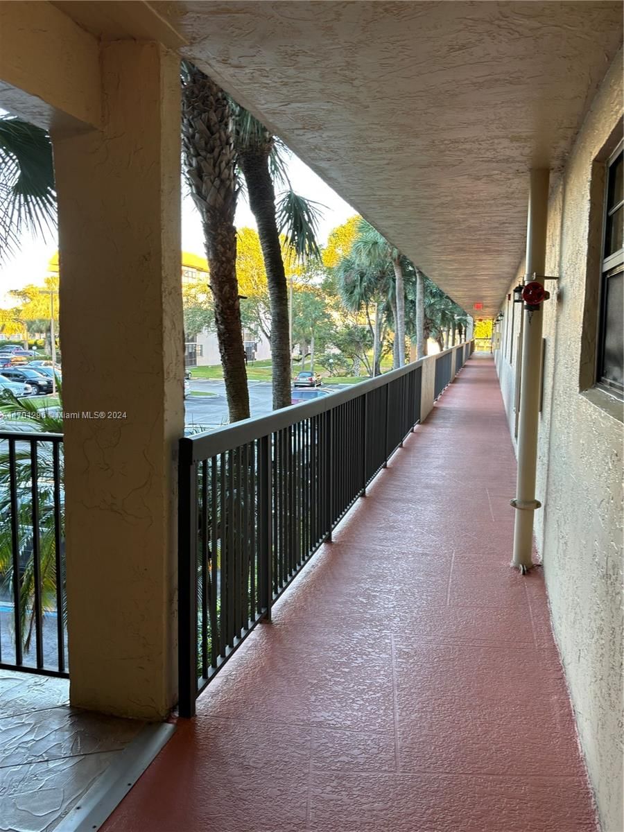 Real estate property located at 4940 Sabal Palm Blvd #208, Broward, LAKES OF CARRIAGE HILLS, Tamarac, FL