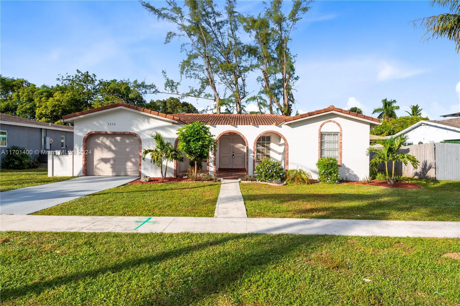 Real estate property located at 5230 6th Pl, Broward, OAKLAND HILLS 6 SEC, Margate, FL