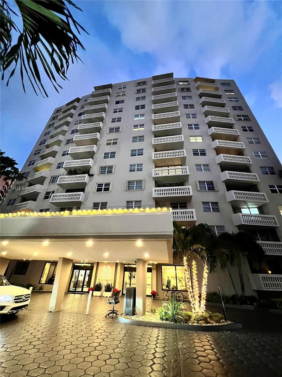 Real estate property located at 90 Edgewater Dr #622, Miami-Dade, GABLES WATERWAY TOWERS CO, Coral Gables, FL