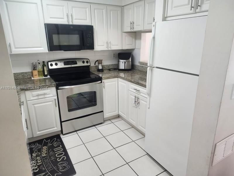 Real estate property located at 14961 82nd Ter #21-403, Miami-Dade, WATERVIEW CONDO, Miami, FL