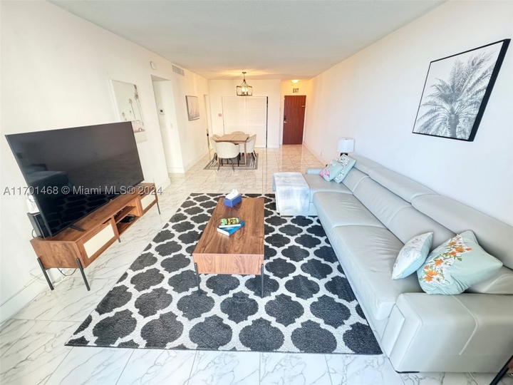 Real estate property located at 3901 Ocean Dr #3Y, Broward, Tides On Hollywood Beach, Hollywood, FL