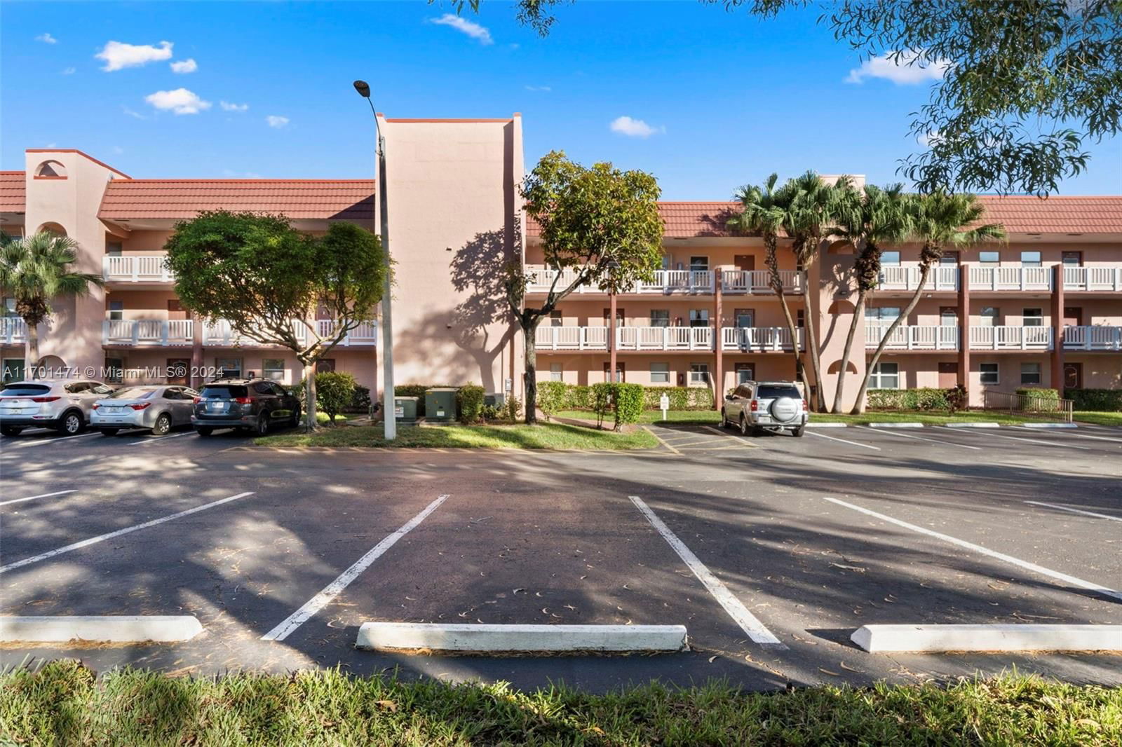 Real estate property located at 9601 Sunrise Lakes Blvd #206, Broward, SUNRISE LAKES 120 CONDO, Sunrise, FL