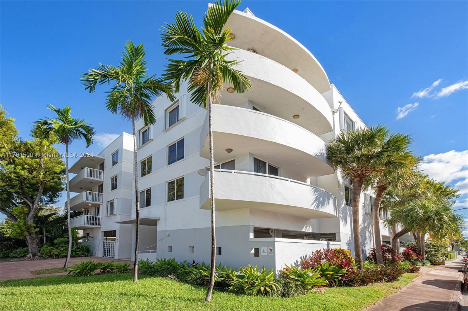 Real estate property located at 7601 Dickens Ave #401, Miami-Dade, LAS DELICIAS CONDO, Miami Beach, FL