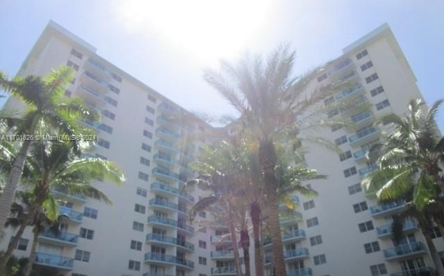 Real estate property located at 3801 Ocean Dr #8U, Broward, TIDES ON HOLLYWOOD BEACH, Hollywood, FL