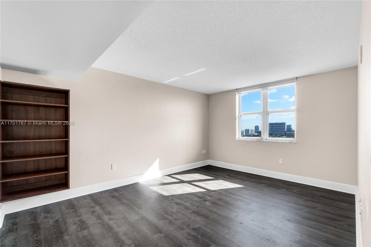 Real estate property located at 3000 Coral Way #1502, Miami-dade, The Aston Condo, Miami, FL