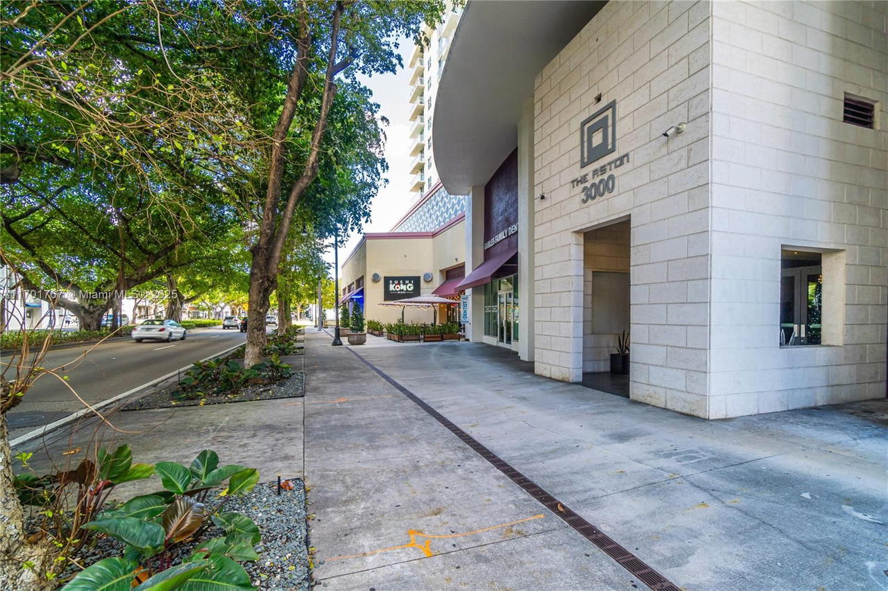 Real estate property located at 3000 Coral Way #1502, Miami-dade, The Aston Condo, Miami, FL