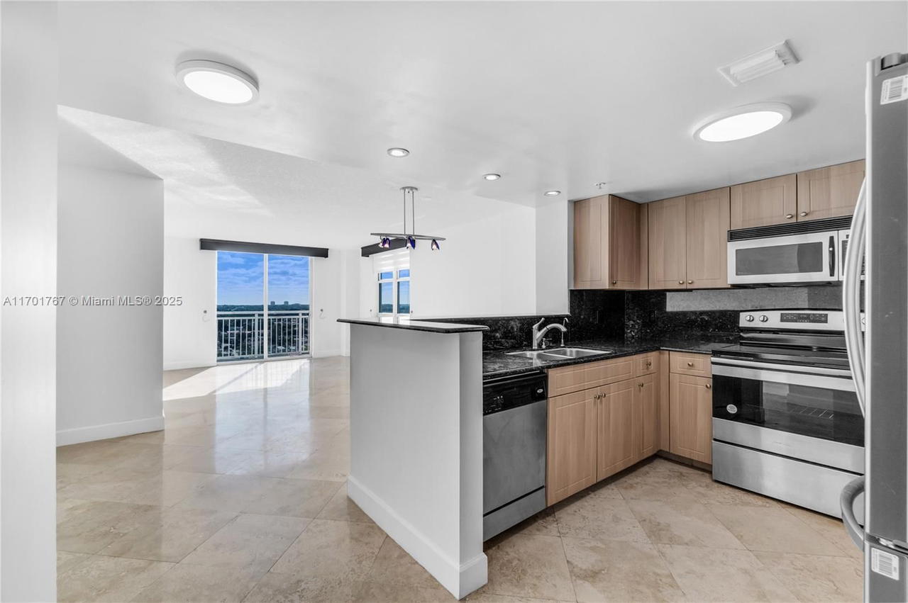 Real estate property located at 3000 Coral Way #1502, Miami-dade, The Aston Condo, Miami, FL