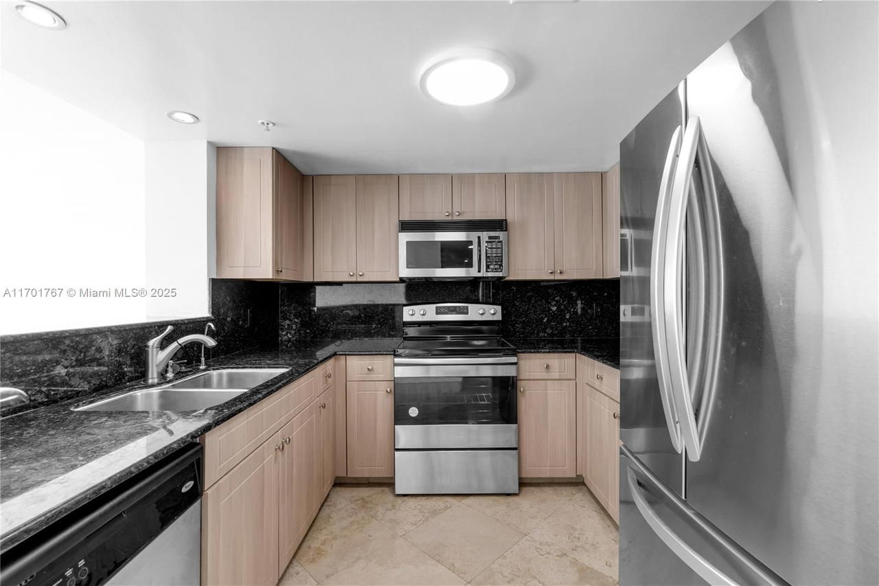 Real estate property located at 3000 Coral Way #1502, Miami-dade, The Aston Condo, Miami, FL