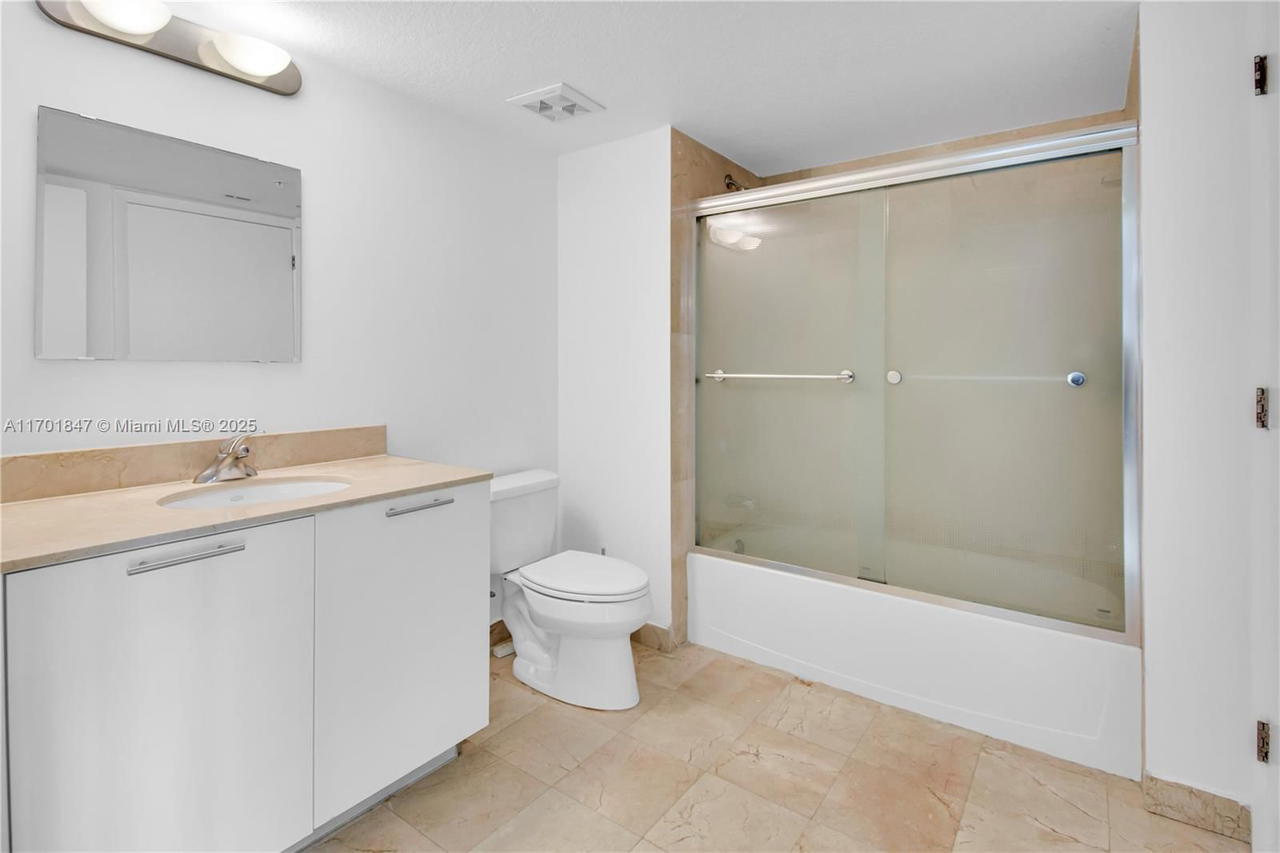 Real estate property located at 1800 Bayshore Dr #3510, Miami-dade, 1800 Club Condo, Miami, FL