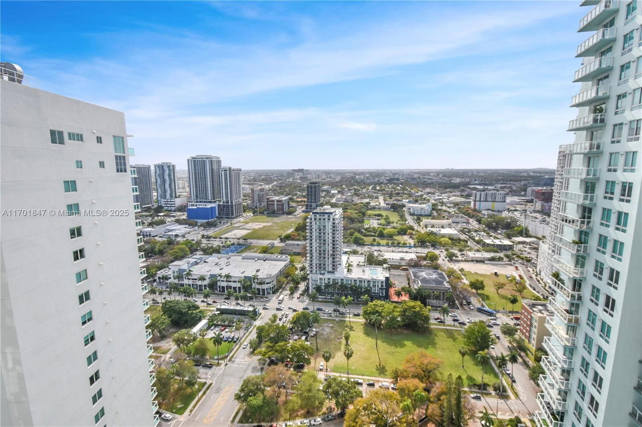 Real estate property located at 1800 Bayshore Dr #3510, Miami-dade, 1800 Club Condo, Miami, FL