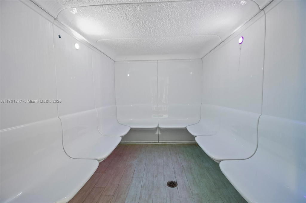 Real estate property located at 1800 Bayshore Dr #3510, Miami-dade, 1800 Club Condo, Miami, FL