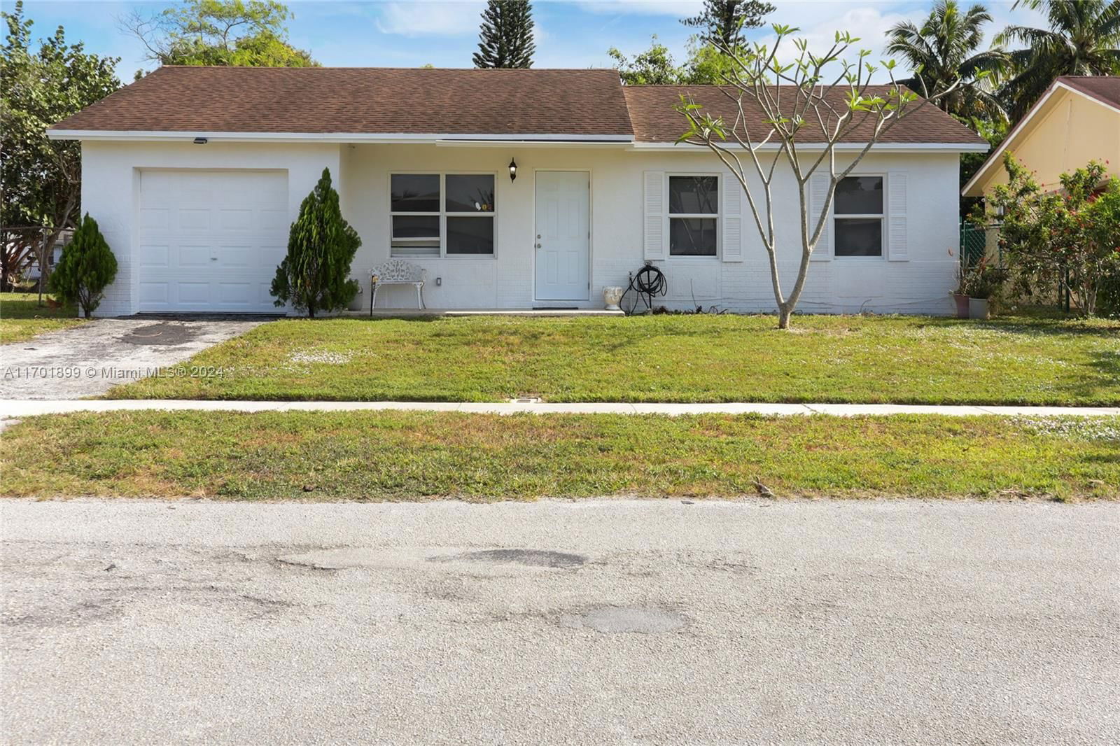 Real estate property located at 305 78th Ter, Broward, NORTH LAUDERDALE VILLAGE, North Lauderdale, FL