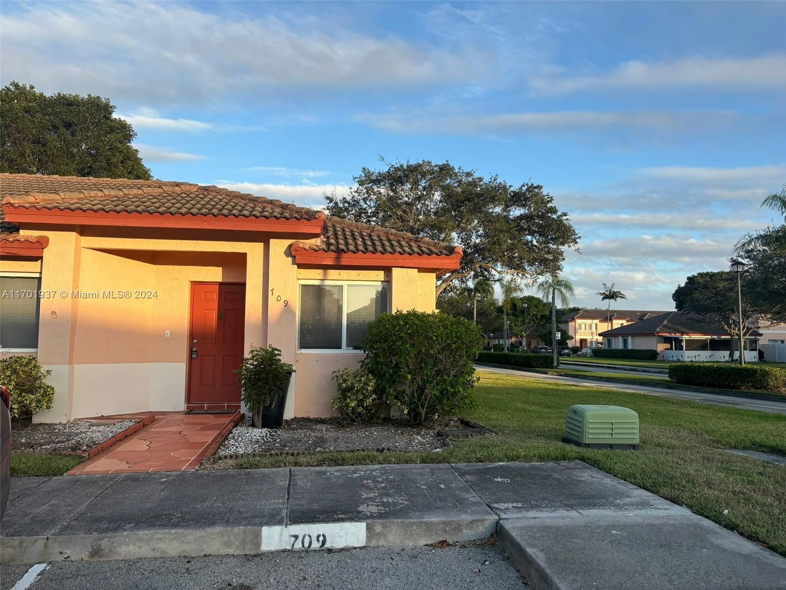 Real estate property located at 709 208th Way, Broward, CHAPEL TRAIL II, Pembroke Pines, FL