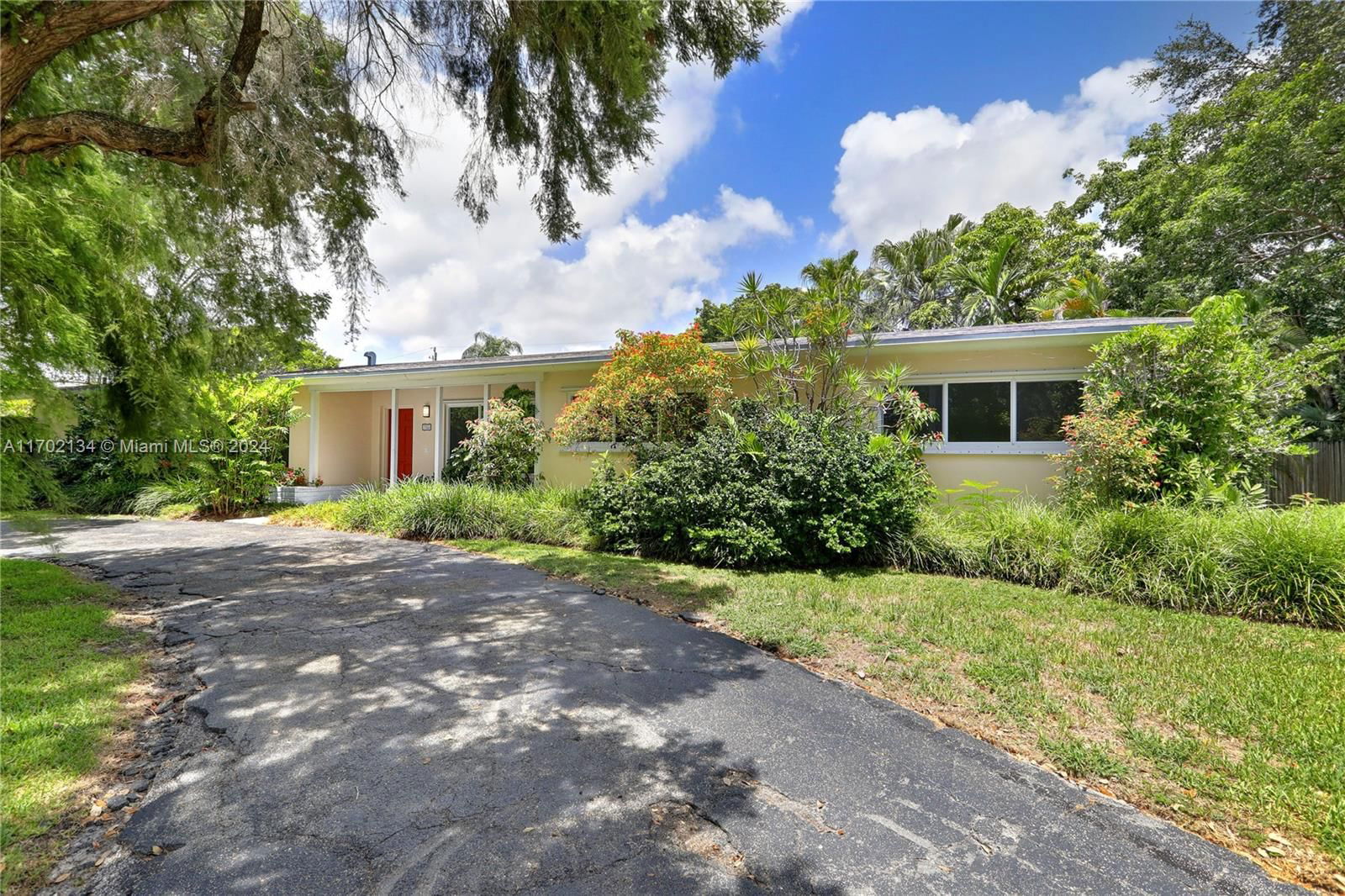 Real estate property located at 7765 133rd Ter, Miami-Dade, VILLAGE GROVE, Pinecrest, FL