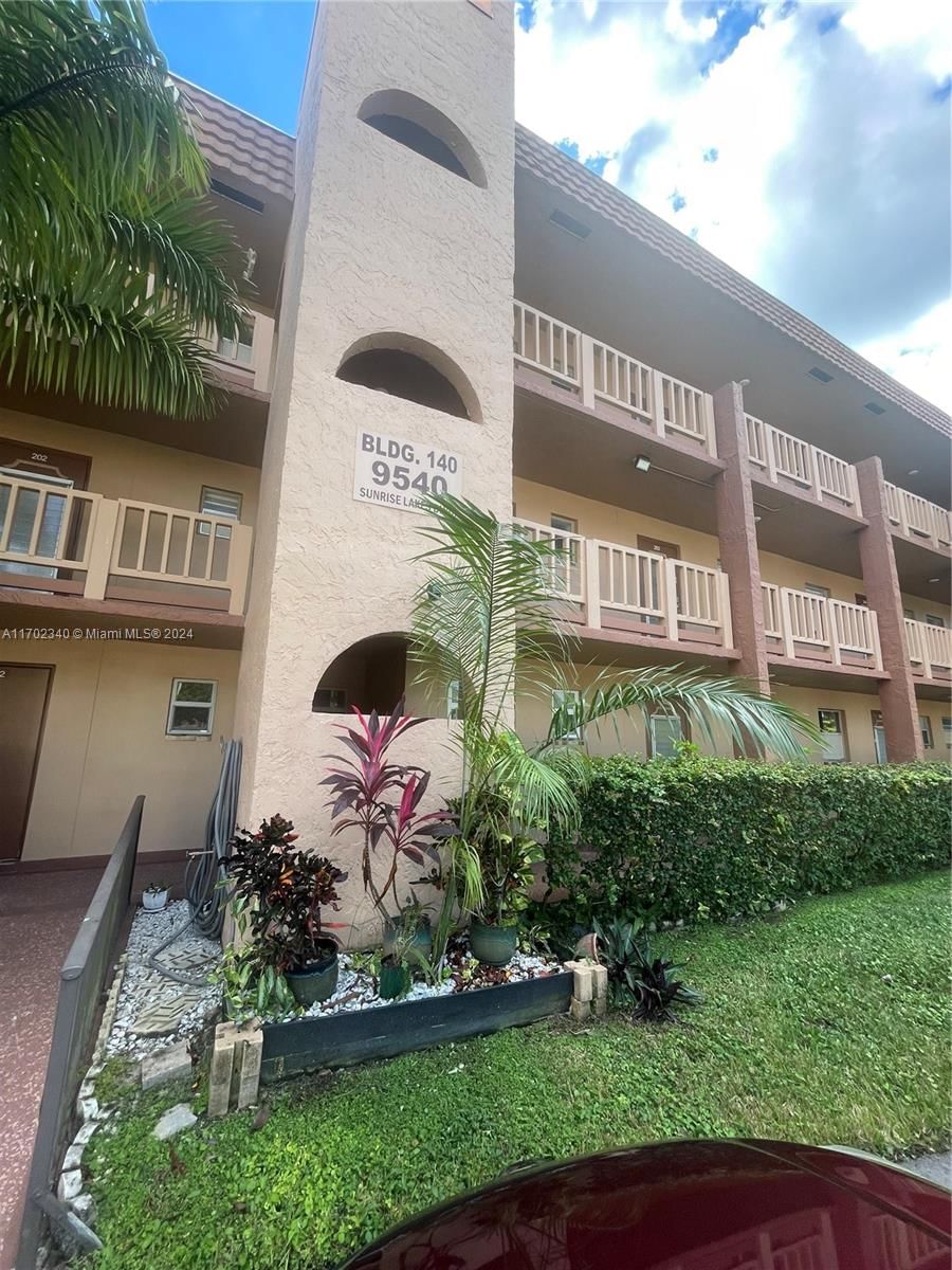 Real estate property located at 9540 Sunrise Lakes Blvd #107, Broward, SUNRISE LAKES 140 CONDO, Sunrise, FL