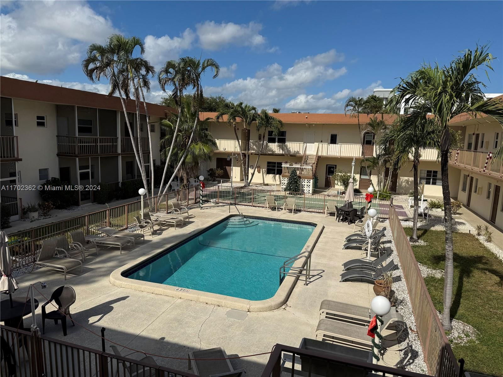 Real estate property located at 415 2nd St #124, Broward, STAR PARADISE CONDO, Hallandale Beach, FL