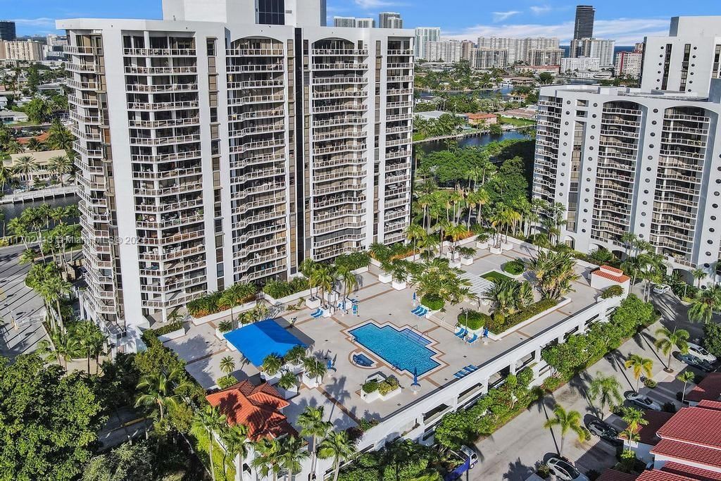 Real estate property located at 3598 Yacht Club Dr #1103, Miami-Dade, HARBOR TWS AT THE WATERWA, Aventura, FL