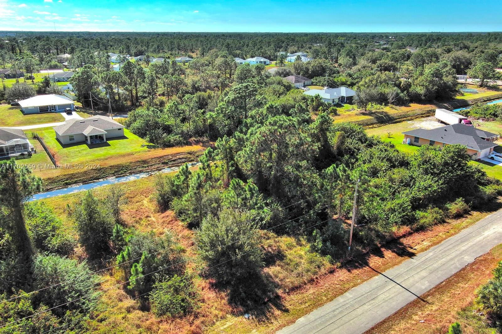 Real estate property located at 844 Carbon St E, Lee, LEHIGH ACRES, Lehigh Acres, FL