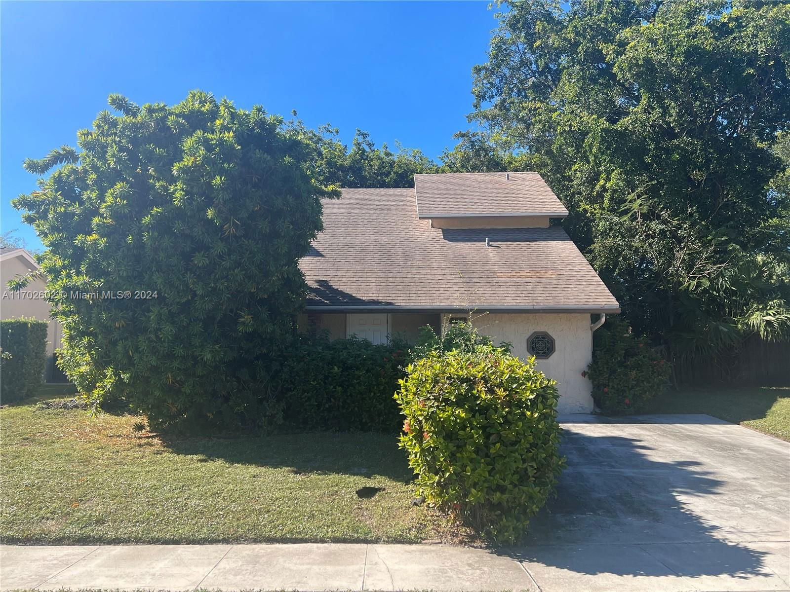 Real estate property located at 5651 55th Ln, Broward, COMROCK FIRST ADDITION, Tamarac, FL