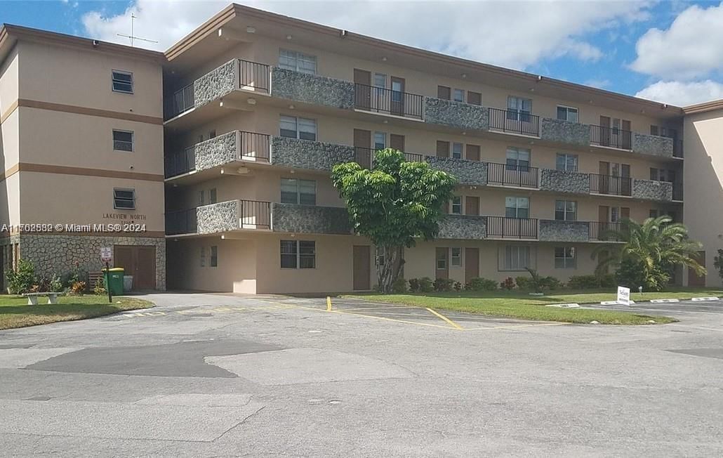 Real estate property located at 5260 11th St #201, Broward, LAKEVIEW NORTH CONDO, Plantation, FL