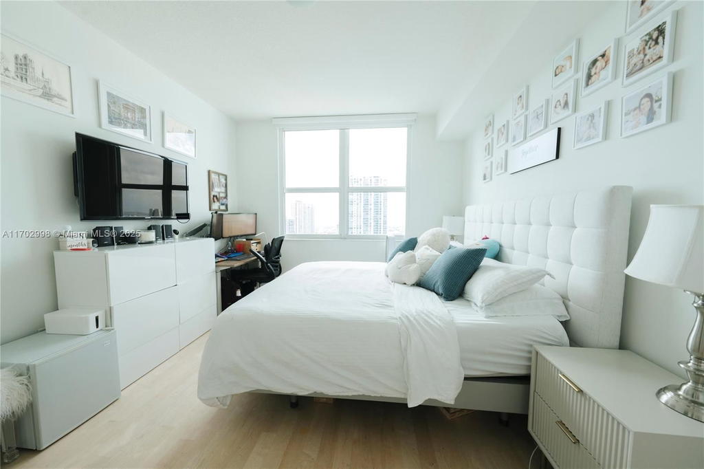 Real estate property located at 31 5th St #3817, Miami-dade, Brickell On The River N T, Miami, FL