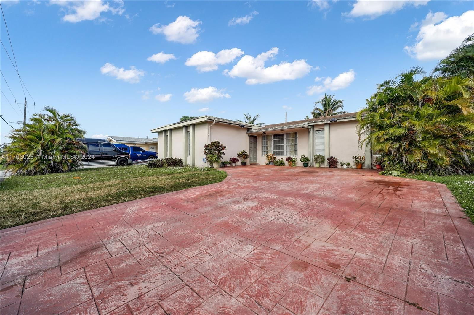 Real estate property located at 8401 27th Pl, Broward, SUNRISE GOLF VILLAGE, Sunrise, FL