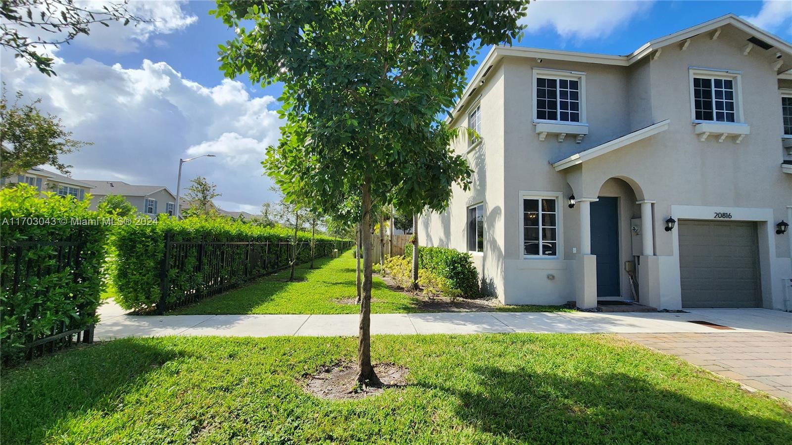 Real estate property located at 20816 13th Ct #20816, Miami-Dade, WALDEN PLACE, Miami Gardens, FL