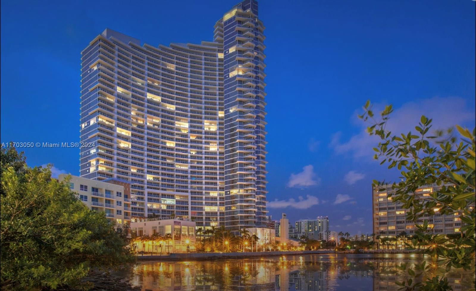 Real estate property located at 2020 Bayshore Dr #1008, Miami-Dade, PARAMOUNT BAY CONDO, Miami, FL